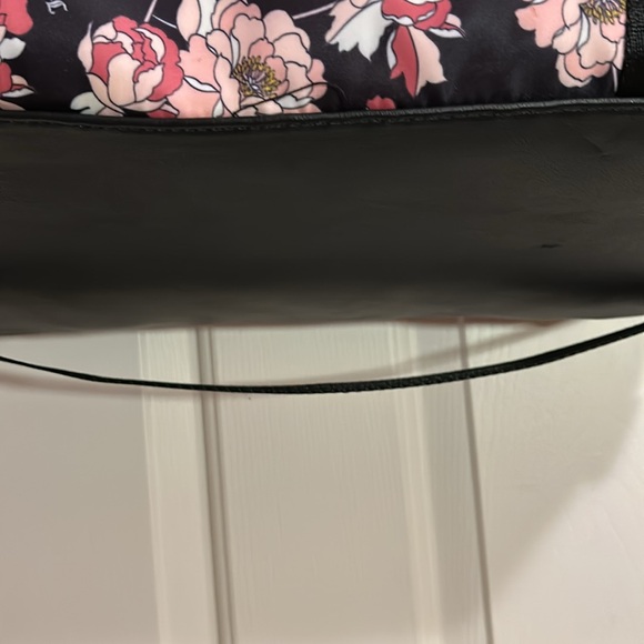 Juicy Couture Overnight / Duffle Bag  NWOT - Picture 6 of 9